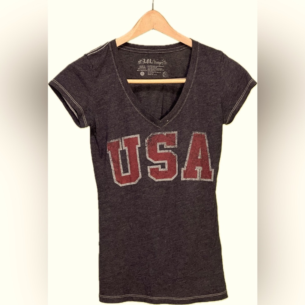 Vintage gray ~USA~ v-neck short sleeve tee - Picture 2 of 7